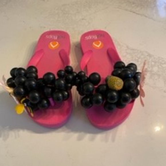 Pink Hot flops size 5 with grapes, flower, Pineapple and dragonfly - Picture 5 of 5